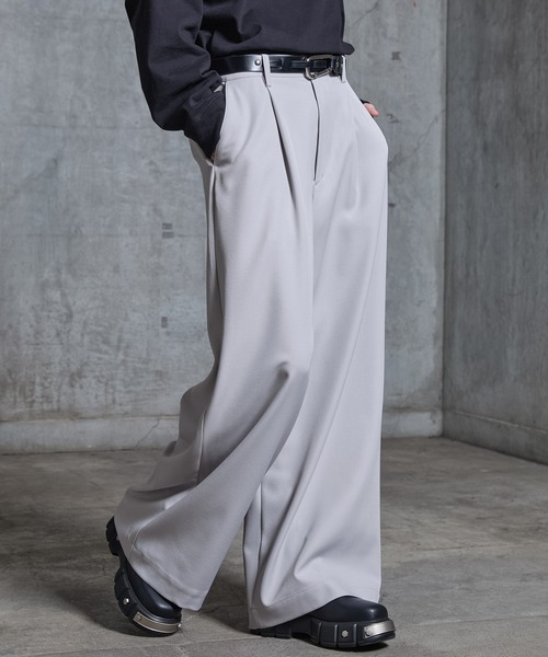 SERACE（セラス）の「【SERACE】One tuck drape wide straight slacks / 1タックドレープワイドストレートスラックス（スラックス・メンズ・ライトグレー/ブラック/チャコールグレー・L/M/S）」の3枚目の写真