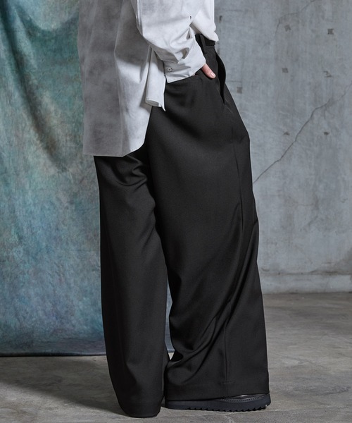 SERACE（セラス）の「【SERACE】One tuck drape wide straight slacks / 1タックドレープワイドストレートスラックス（スラックス・メンズ・ライトグレー/ブラック/チャコールグレー・L/M/S）」の9枚目の写真