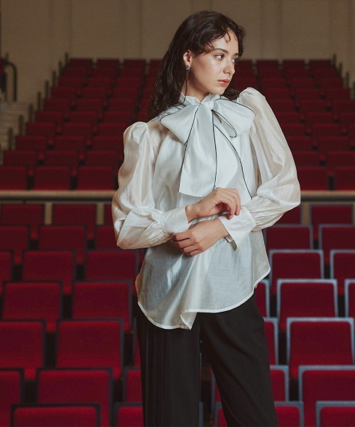 Callarus（カラルス）の「＜単品＞シアーボイルボウタイリボンデザインブラウス〔Callarus〕（シャツ/ブラウス・レディース・ホワイト×ブラック/ブラック/オフホワイト・S/M/L/LL/3L）」の3枚目の写真