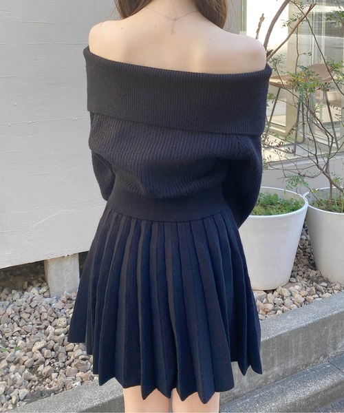 INGNI（イング）の「オフショルニットワンピース（ワンピース・レディース・グレー/ブラック/アイボリー・M）」の7枚目の写真