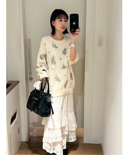 JEANASIS（ジーナシス）の「コットンフラワープリントプルオーバー/650165（ニット/セーター・レディース・ホワイト系その他/ブラック系その他/グレー系その他・FREE）」の4枚目の写真