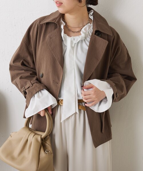 Jena espace merveilleux(ジェナ エスパスメルヴェイユ)の「ショートトレンチジャケット(トレンチコート・レディース・モカ/ベージュ・FREE)」の9枚目の写真