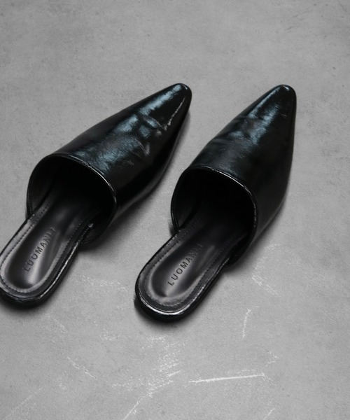 THE CELL.（ザセルドット）の「ポインテッドトゥスリッポンサンダル　POINTED TOE SLIP-ON SANDALS（サンダル・レディース・ブラック/ブラウン・37/39/35）」の4枚目の写真
