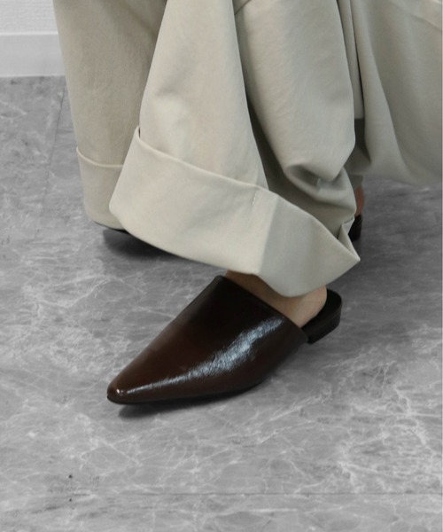 THE CELL.（ザセルドット）の「ポインテッドトゥスリッポンサンダル　POINTED TOE SLIP-ON SANDALS（サンダル・レディース・ブラック/ブラウン・37/39/35）」の11枚目の写真