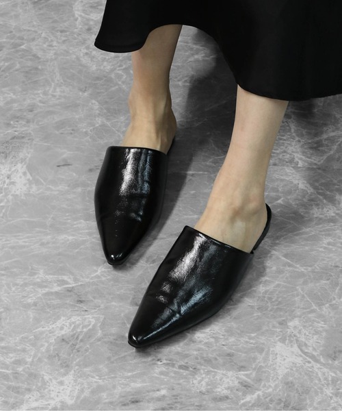 THE CELL.（ザセルドット）の「ポインテッドトゥスリッポンサンダル　POINTED TOE SLIP-ON SANDALS（サンダル・レディース・ブラック/ブラウン・37/39/35）」の7枚目の写真