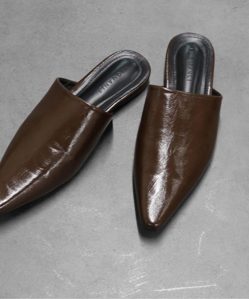 THE CELL.（ザセルドット）の「ポインテッドトゥスリッポンサンダル　POINTED TOE SLIP-ON SANDALS（サンダル・レディース・ブラック/ブラウン・37/39/35）」の16枚目の写真