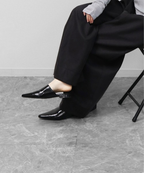 THE CELL.（ザセルドット）の「ポインテッドトゥスリッポンサンダル　POINTED TOE SLIP-ON SANDALS（サンダル・レディース・ブラック/ブラウン・37/39/35）」の22枚目の写真