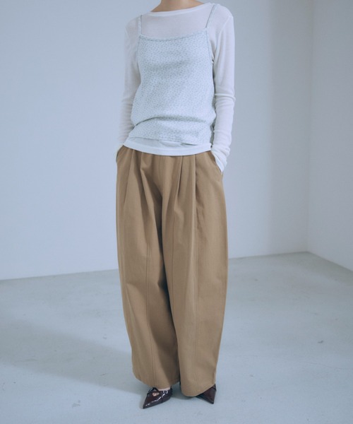 EN NEUME(エンノイム)の「Two-Tuck Barrel Leg Pants(その他パンツ・レディース・ブラック/ベージュ・FREE)」の1枚目の写真