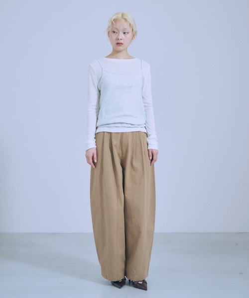 EN NEUME(エンノイム)の「Two-Tuck Barrel Leg Pants(その他パンツ・レディース・ブラック/ベージュ・FREE)」の5枚目の写真