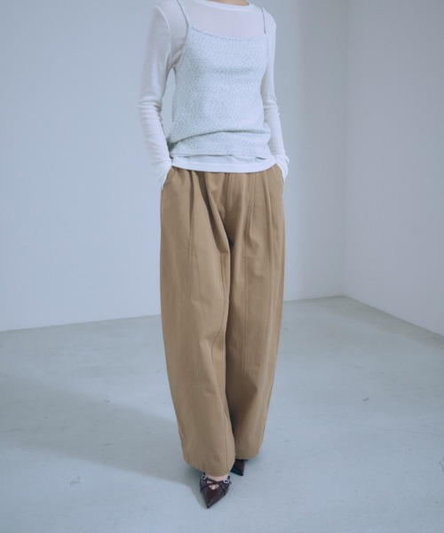 EN NEUME(エンノイム)の「Two-Tuck Barrel Leg Pants(その他パンツ・レディース・ブラック/ベージュ・FREE)」の6枚目の写真