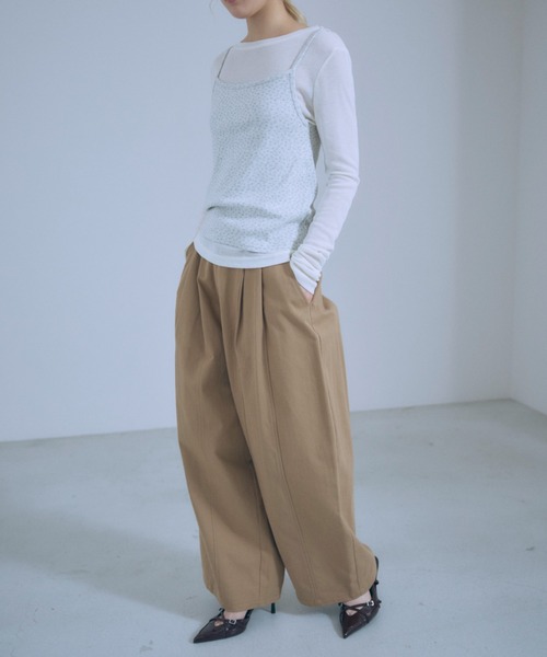 EN NEUME(エンノイム)の「Two-Tuck Barrel Leg Pants(その他パンツ・レディース・ブラック/ベージュ・FREE)」の10枚目の写真