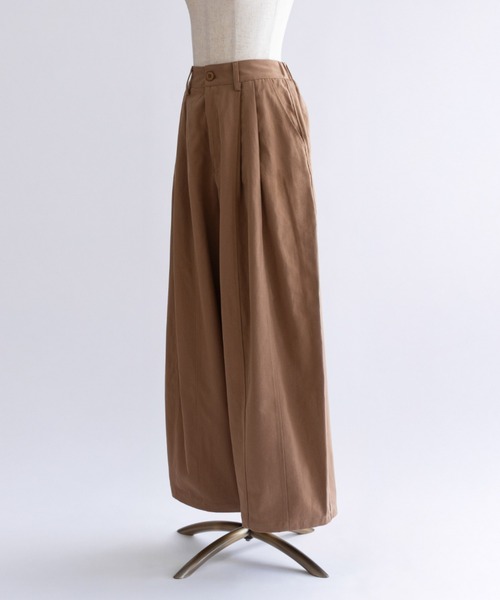 EN NEUME(エンノイム)の「Two-Tuck Barrel Leg Pants(その他パンツ・レディース・ブラック/ベージュ・FREE)」の13枚目の写真