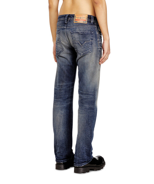DIESEL(ディーゼル)の「メンズ デニムパンツ 1985 LARKEE L.30(デニムパンツ・メンズ・ダークインディゴブルー・26inch/28inch/32inch/30inch)」の2枚目の写真