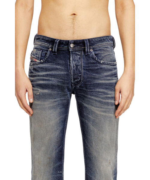 DIESEL(ディーゼル)の「メンズ デニムパンツ 1985 LARKEE L.30(デニムパンツ・メンズ・ダークインディゴブルー・26inch/28inch/32inch/30inch)」の3枚目の写真