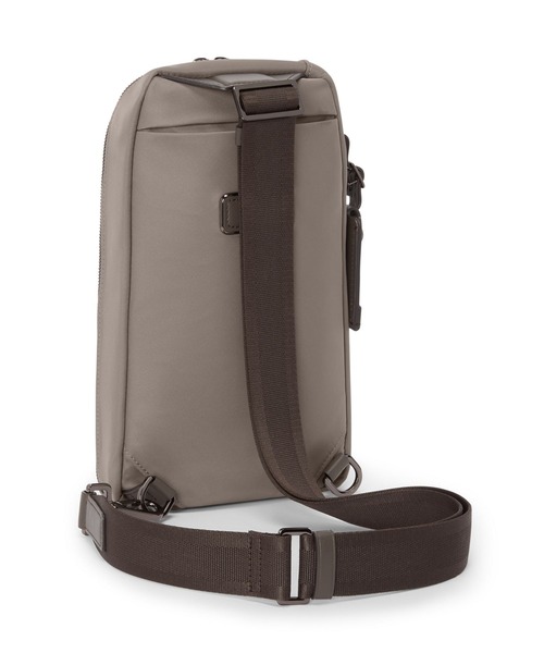 TUMI(トゥミ)の「HARRISON 「グレゴリー」スリング(ボディバッグ/ウエストポーチ・メンズ・ベージュ系その他・FREE)」の2枚目の写真