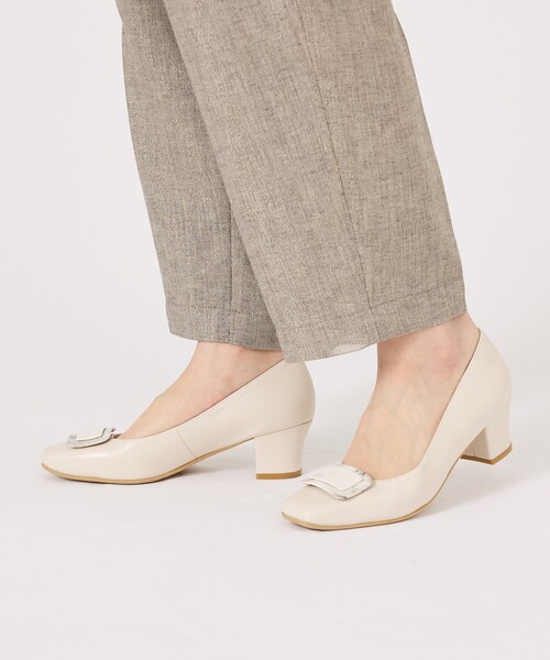 Au BANNISTER（オゥバニスター）の「スクエアモチーフパンプス（パンプス・レディース・ブラック/アイボリー/イエロー・38/37/36/35/39）」の7枚目の写真