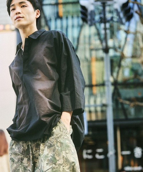 niko and...（ニコアンド）の「半端シャツプルオーバー（シャツ/ブラウス・メンズ・チャコール/ブルー・MEDIUM/LARGE）」の11枚目の写真