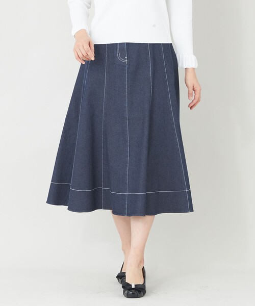 TO BE CHIC(トゥー ビー シック)の「エレガンスデニム パネルスカート(デニムスカート・レディース・ブルー系その他2/ネイビー・40)」の2枚目の写真