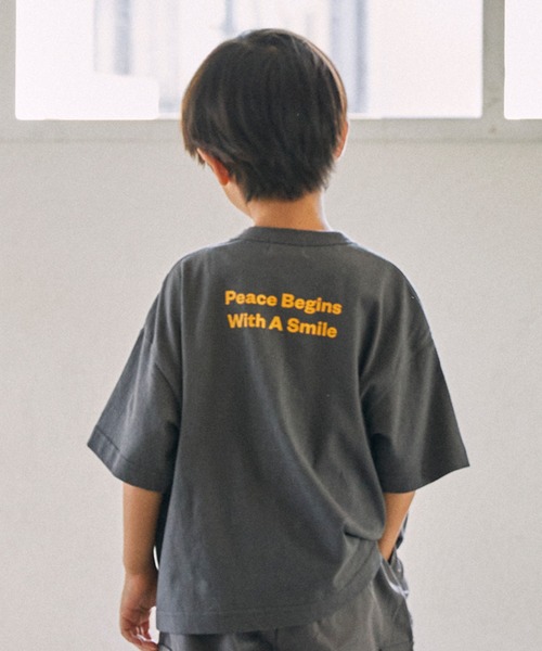 GENERATOR(ジェネレーター)の「GENERATOR/ジェネレーター Peace Begins Tシャツ(Tシャツ/カットソー・キッズ・ホワイト/ベージュ系その他/チャコールグレー・M/L/XL)」の14枚目の写真