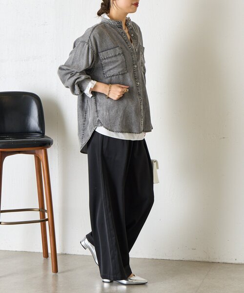 Jena espace merveilleux（ジェナ　エスパスメルヴェイユ）の「バックギャザーデニムシャツ（シャツ/ブラウス・レディース・グレー/サックスブルー/ブルー・FREE）」の6枚目の写真