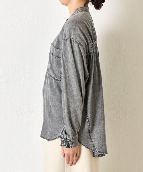 Jena espace merveilleux（ジェナ　エスパスメルヴェイユ）の「バックギャザーデニムシャツ（シャツ/ブラウス・レディース・グレー/サックスブルー/ブルー・FREE）」の18枚目の写真