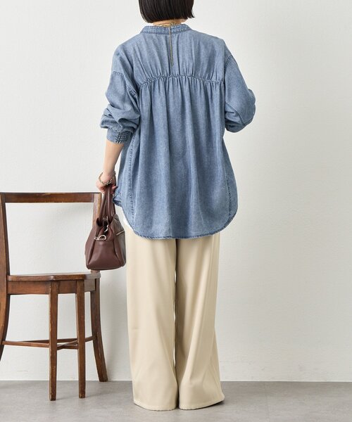 Jena espace merveilleux（ジェナ　エスパスメルヴェイユ）の「ギャザーデニムシャツ　秋服（シャツ/ブラウス・レディース・グレー/サックスブルー/ブルー・FREE）」の11枚目の写真