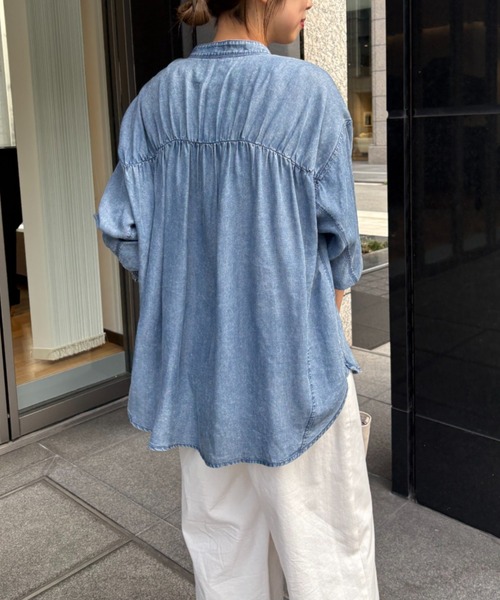 Jena espace merveilleux（ジェナ　エスパスメルヴェイユ）の「ギャザーデニムシャツ　秋服（シャツ/ブラウス・レディース・グレー/サックスブルー/ブルー・FREE）」の10枚目の写真