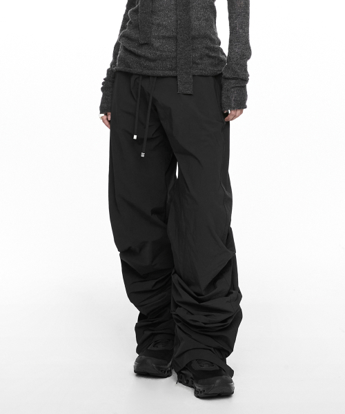 NACHE(ナチェ)の「PINTUCK NYLON PANTS (UNISEX) BLACK(その他パンツ・レディース・その他・1/2/0)」の1枚目の写真