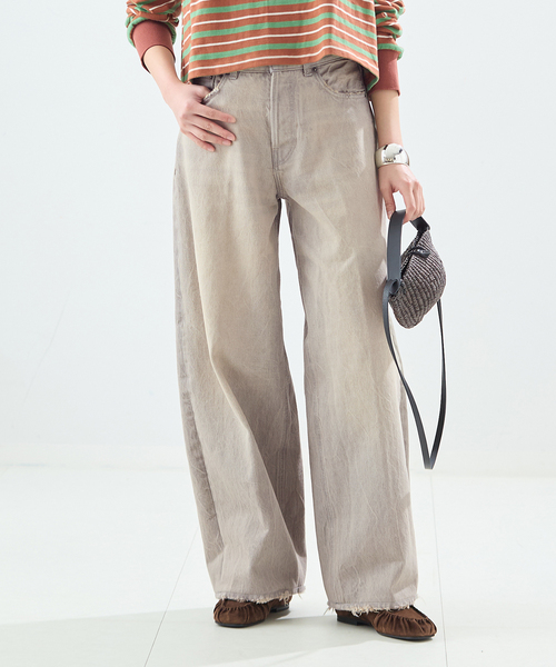 journal standard L'essage(ジャーナルスタンダードレサージュ)の「【HAIKURE/ハイクル】BETHANY SHORT LENGTH PEARL GREY(デニムパンツ・レディース・ライトグレー・25/24/23)」の1枚目の写真