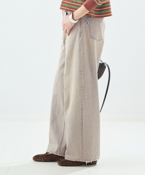 journal standard L'essage(ジャーナルスタンダードレサージュ)の「【HAIKURE/ハイクル】BETHANY SHORT LENGTH PEARL GREY(デニムパンツ・レディース・ライトグレー・25/24/23)」の3枚目の写真