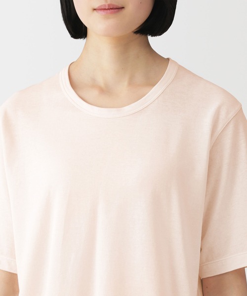 無印良品(ムジルシリョウヒン)の「婦人 強撚天竺編みクルーネック半袖Tシャツ(Tシャツ/カットソー・レディース・ブルー系/ホワイト/ライトブルー/ライトピンク/ブラック・S/M/L/XL)」の6枚目の写真