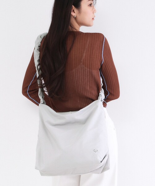 OPAQUE.CLIP（オペークドットクリップ）の「ドロストフリルハンドルA4ショルダー（ショルダーバッグ・レディース・ライトグレー/ブロンズ/ブラック/ベージュ・00）」の11枚目の写真