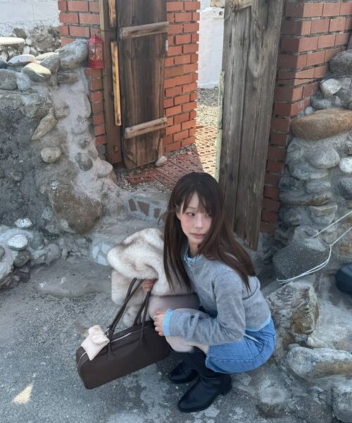 ROLAROLA(ロラロラ)の「LAYERED KNIT CARDIGAN GY+SK(カーディガン/ボレロ・レディース・グレー×サックスブルー・FREE)」の6枚目の写真