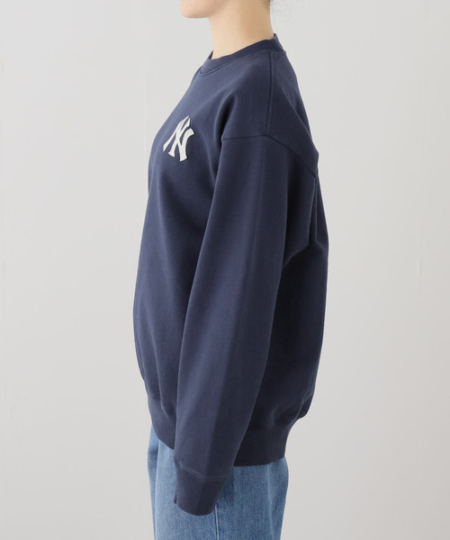 journal standard L'essage(ジャーナルスタンダードレサージュ)の「【SPORTY&RICH】Heritage Yankees Serif Crewneck:スウェット(スウェット・レディース・ネイビー・SMALL)」の2枚目の写真