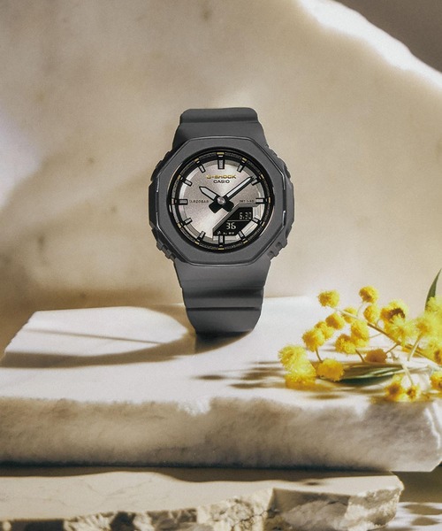 G-SHOCK(ジーショック)の「国際女性デーを記念したG-SHOCK / GMA-P2126W-8AJR(アナログ腕時計・レディース・ダークグレー・FREE)」の1枚目の写真