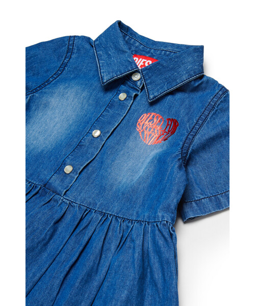 DIESEL(ディーゼル)の「ベビー デニムドレス DERLIB(シャツワンピース・キッズ・インディゴブルー・24M/12M/36M)」の2枚目の写真