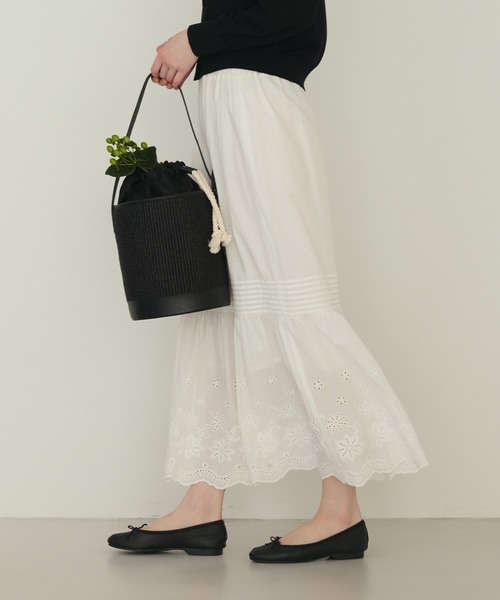 LA MARINE FRANCAISE(マリン フランセーズ)の「エンブロイダリーレースロングスカート(スカート・レディース・ホワイト/ブラック・FREE)」の3枚目の写真