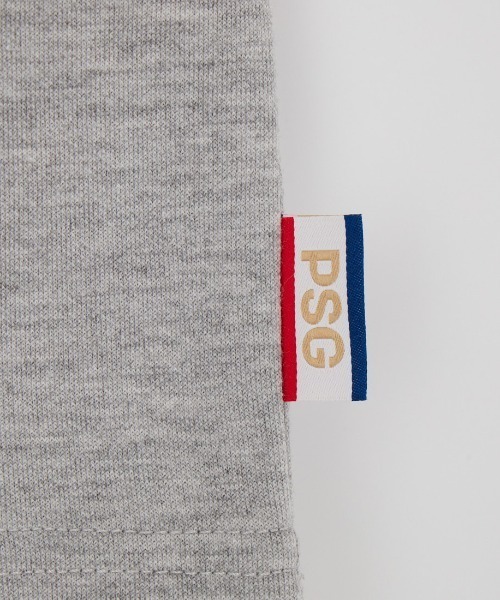 PARIS SAINT-GERMAIN（パリサンジェルマン）の「[PARIS SAINT-GERMAIN/パリ・サン＝ジェルマン] PSGエンボスロゴ ショートスリーブTシャツ（Tシャツ/カットソー・メンズ・ブラック/ライトグレー・XL/L/M）」の8枚目の写真