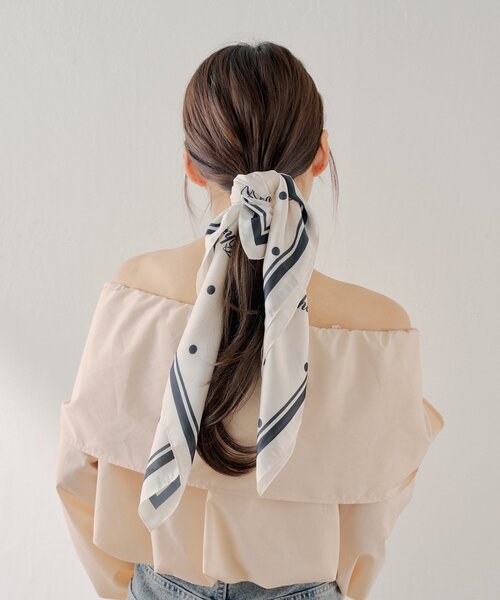 Chico(チコ)の「ドット柄スカーフ(バンダナ/スカーフ・レディース・アイボリー/ブラック・FREE)」の3枚目の写真