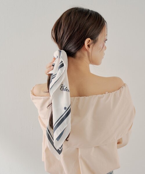 Chico(チコ)の「ドット柄スカーフ(バンダナ/スカーフ・レディース・アイボリー/ブラック・FREE)」の4枚目の写真