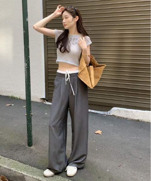 &soiree(アンドソワレ)の「ダブルウエストドロストストライプワイドパンツ(その他パンツ・レディース・グレー/ネイビー・SMALL/MEDIUM/LARGE)」の1枚目の写真