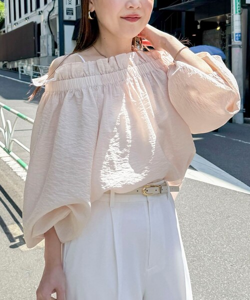 NOLLEY’S Sophi(ノーリーズソフィ)の「ウォッシャブルシアーシルクワッシャーオフショルブラウス(シャツ/ブラウス・レディース・キャメル/ブラック/ベビーピンク・38)」の1枚目の写真