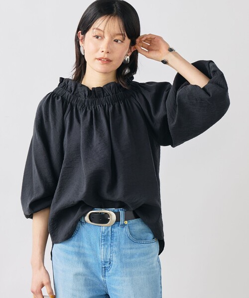 NOLLEY’S Sophi(ノーリーズソフィ)の「ウォッシャブルシアーシルクワッシャーオフショルブラウス(シャツ/ブラウス・レディース・キャメル/ブラック/ベビーピンク・38)」の2枚目の写真
