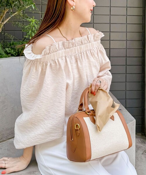 NOLLEY’S Sophi(ノーリーズソフィ)の「ウォッシャブルシアーシルクワッシャーオフショルブラウス(シャツ/ブラウス・レディース・キャメル/ブラック/ベビーピンク・38)」の7枚目の写真