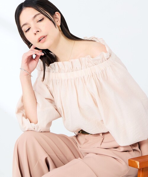 NOLLEY’S Sophi(ノーリーズソフィ)の「ウォッシャブルシアーシルクワッシャーオフショルブラウス(シャツ/ブラウス・レディース・キャメル/ブラック/ベビーピンク・38)」の8枚目の写真