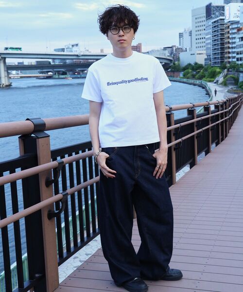 FFEIN（フェイン）の「【FFEIN（フェイン）】センタープリントロゴショート丈Tシャツ / Tシャツ クルーネック 半袖 プリント（Tシャツ/カットソー・メンズ・ブラック/ホワイト/ネイビー/アッシュグレー/ライトブルー/ブルー・X-LARGE/LARGE/MEDIUM/SMALL）」の15枚目の写真