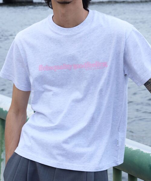 FFEIN（フェイン）の「【FFEIN（フェイン）】センタープリントロゴショート丈Tシャツ / Tシャツ クルーネック 半袖 プリント（Tシャツ/カットソー・メンズ・ブラック/ホワイト/ネイビー/アッシュグレー/ライトブルー/ブルー・X-LARGE/LARGE/MEDIUM/SMALL）」の18枚目の写真