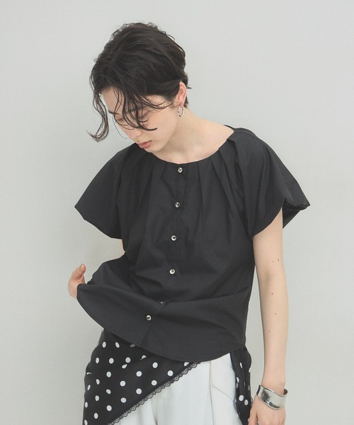ARVELLIA(アルベリア)の「SOFT PLEAT BLOUSE(シャツ/ブラウス・レディース・ホワイト/ブラック・M)」の2枚目の写真