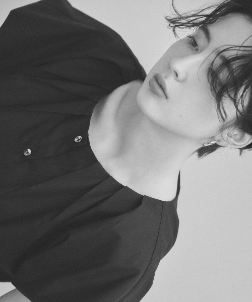 ARVELLIA(アルベリア)の「SOFT PLEAT BLOUSE(シャツ/ブラウス・レディース・ホワイト/ブラック・M)」の4枚目の写真