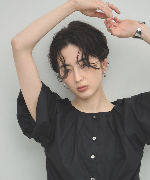 ARVELLIA(アルベリア)の「SOFT PLEAT BLOUSE(シャツ/ブラウス・レディース・ホワイト/ブラック・M)」の8枚目の写真
